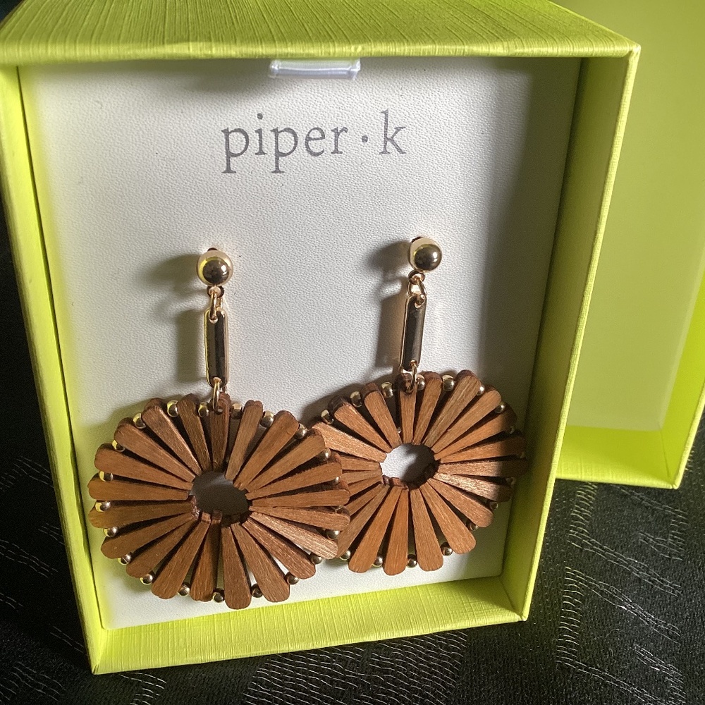 BNNT piper.k wooden and gold tone earings